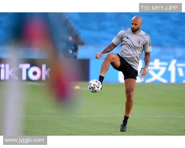 亨利与天下足球的传奇旅程探索足球世界的魅力与激情